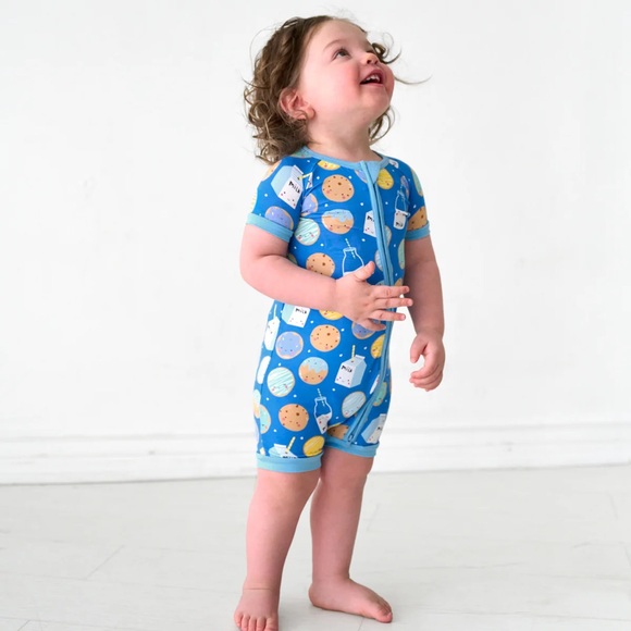 Little Sleepies // Bamboo Blue Cookie and Milk Print Baby Romper Shorty Zippy - Picture 6 of 7